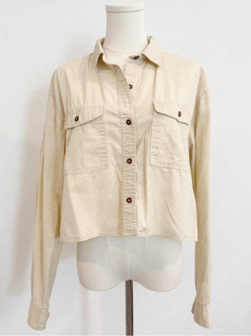 Forever 21 Shacket Size Large L Beige Cropped Button Front Top Pocket Minimalist